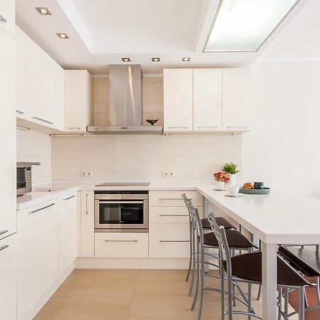 Central Apartment In Gedimino Av By Urban Rent Vilnius Bagian luar foto