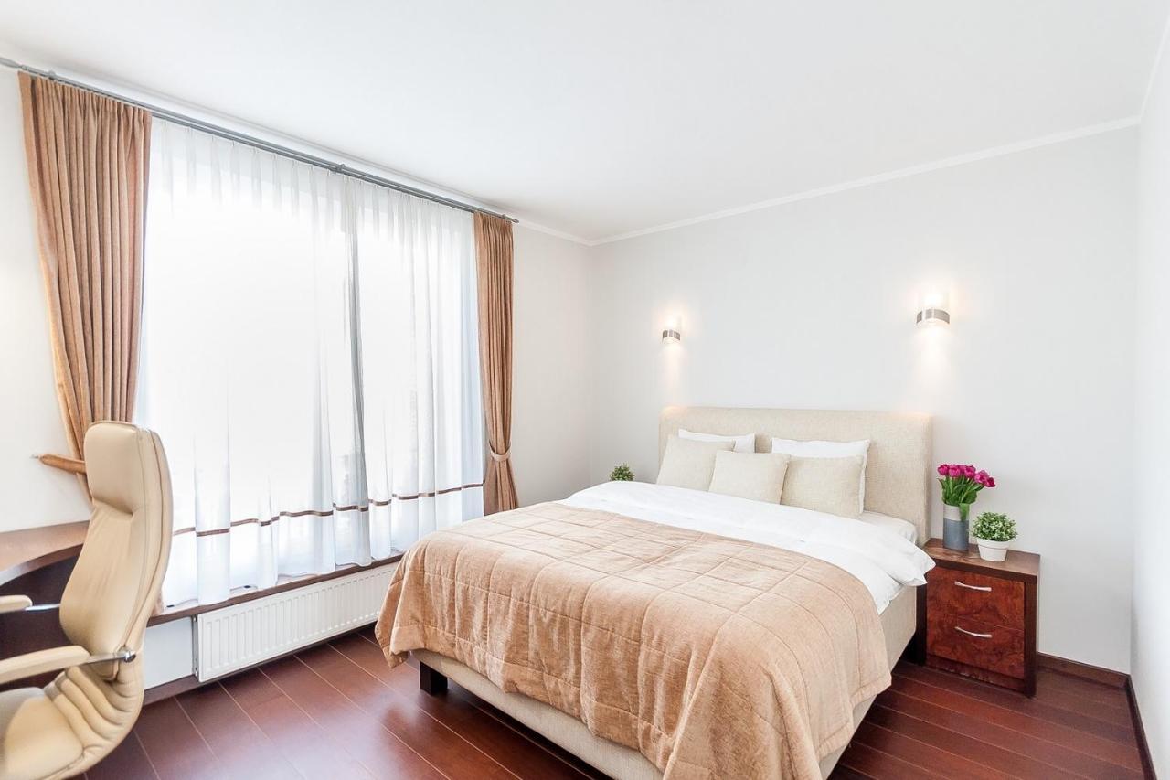 Central Apartment In Gedimino Av By Urban Rent Vilnius Bagian luar foto