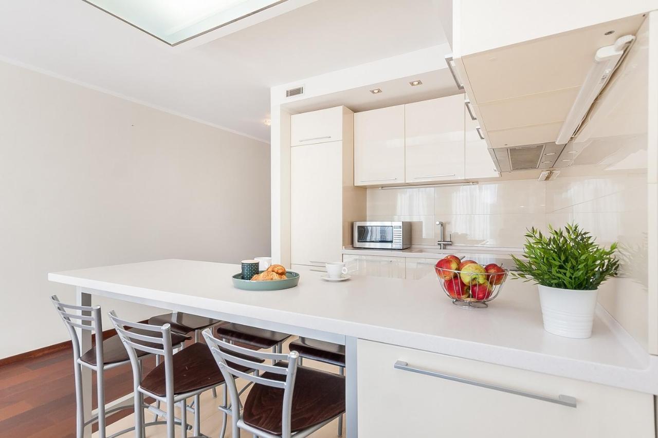 Central Apartment In Gedimino Av By Urban Rent Vilnius Bagian luar foto