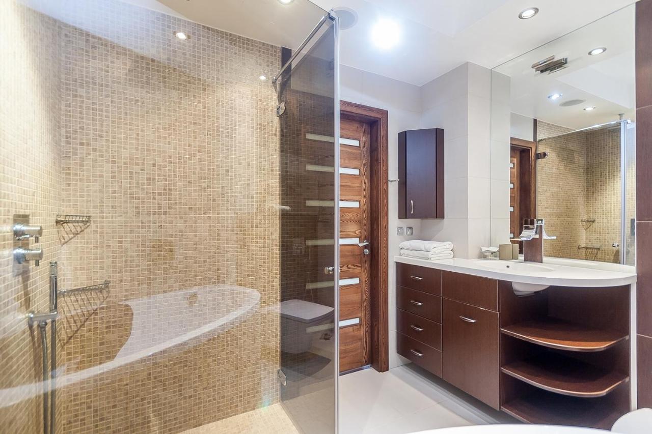 Central Apartment In Gedimino Av By Urban Rent Vilnius Bagian luar foto