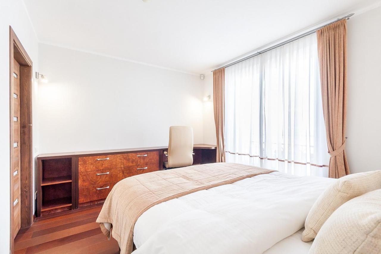 Central Apartment In Gedimino Av By Urban Rent Vilnius Bagian luar foto